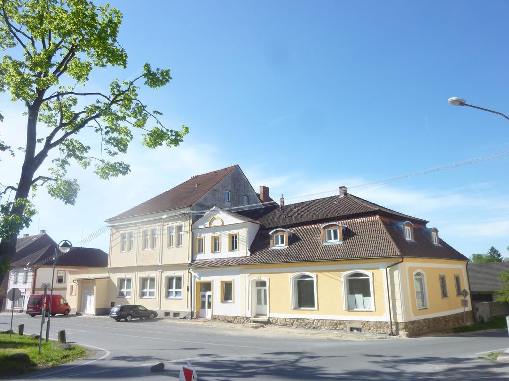 Guest House U Zlatého Jelena Žinkovy Esterno foto