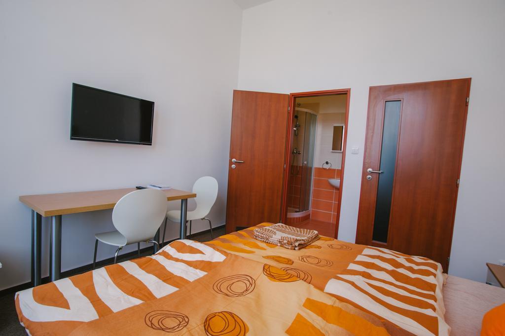Guest House U Zlatého Jelena Žinkovy Esterno foto